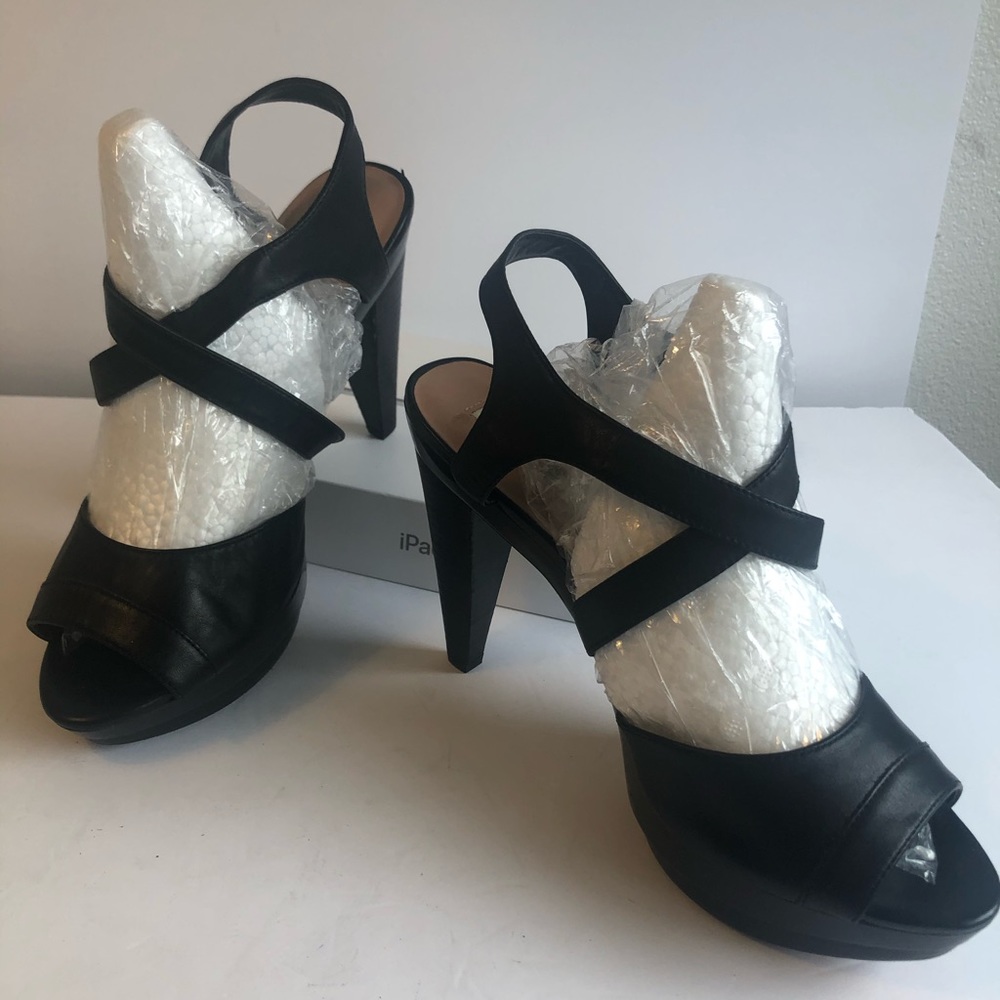 Audrey Brooke - Woman’s Pumps - Black - 9